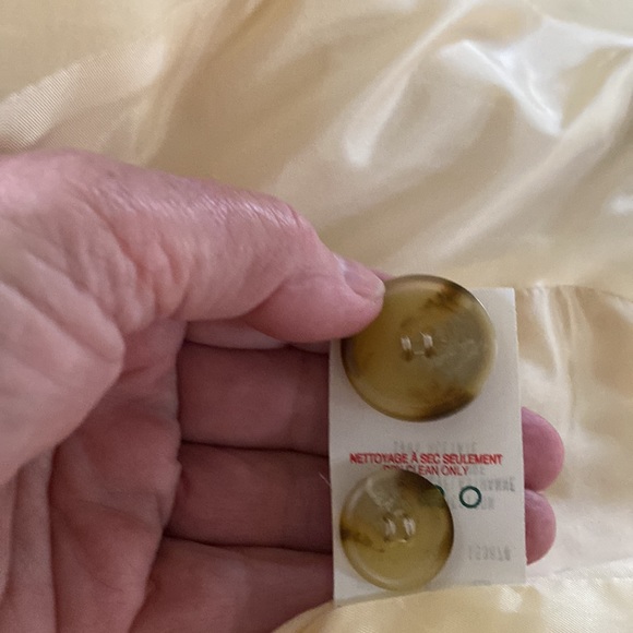 Beautiful Zenobia suit eggshell yellow or ecru Canadian size 8 . - Picture 9 of 9